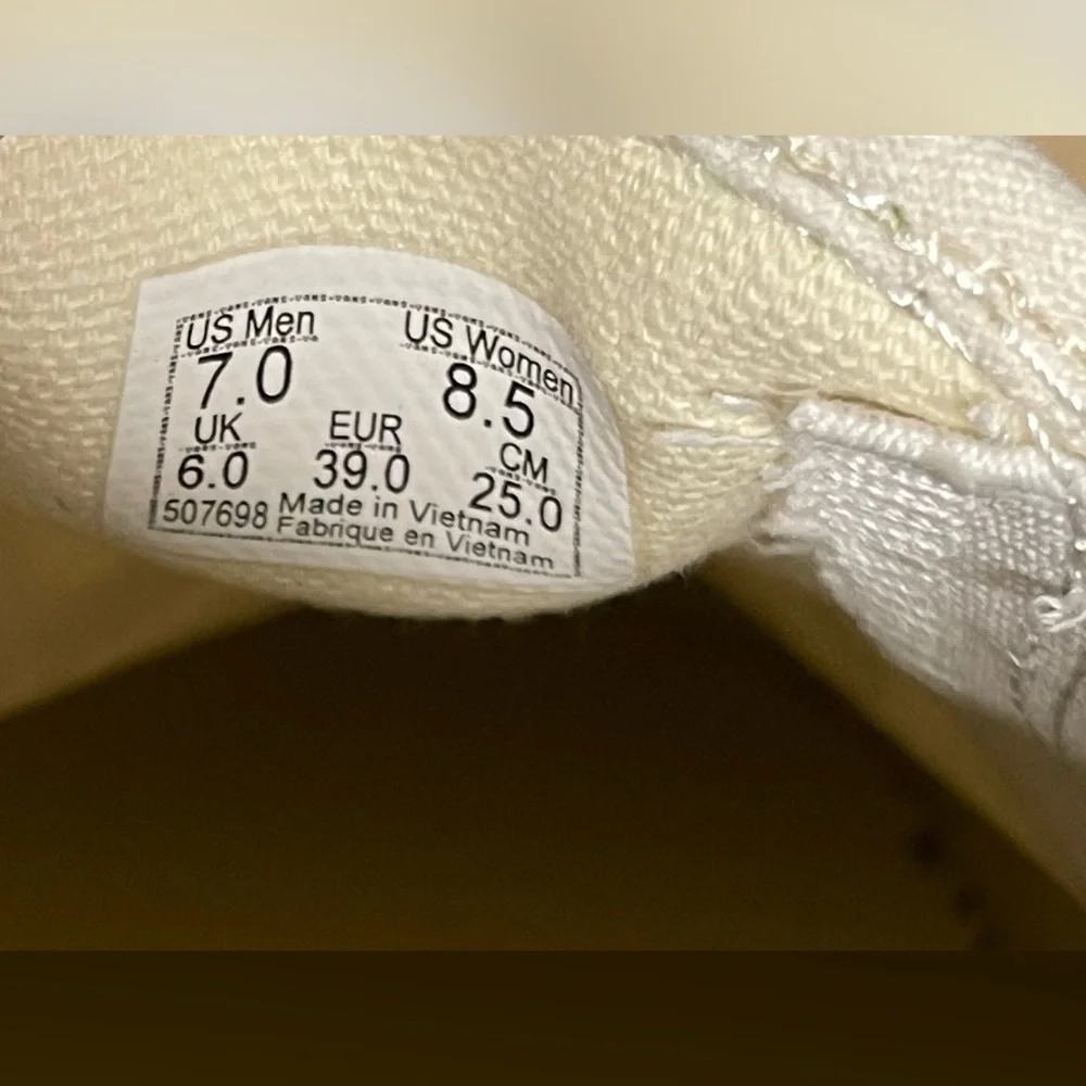 Vans Cream Sneakers with Whimsical Outdoor Print‎ - Picture 4 of 6